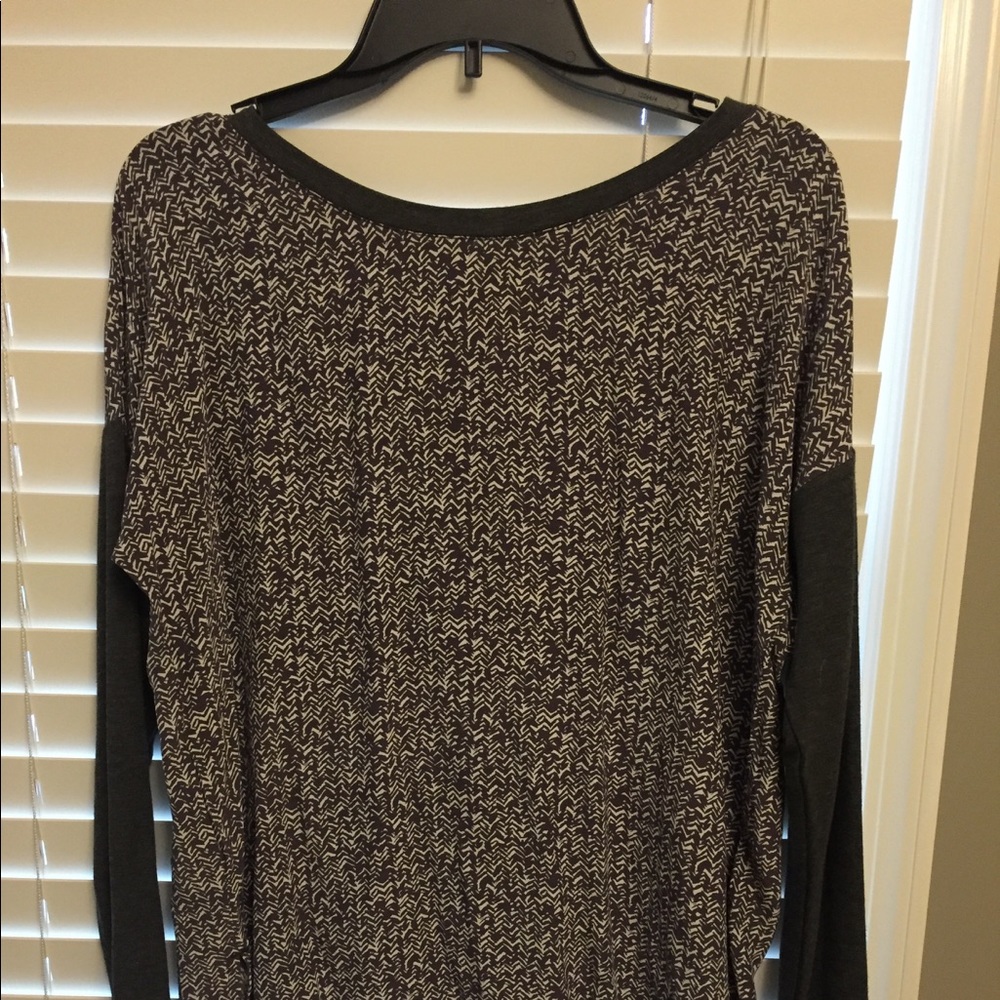 Super comfy Lou and grey shirt